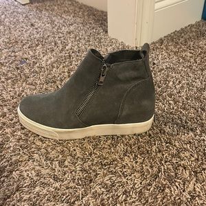 Ankle high top shoes
